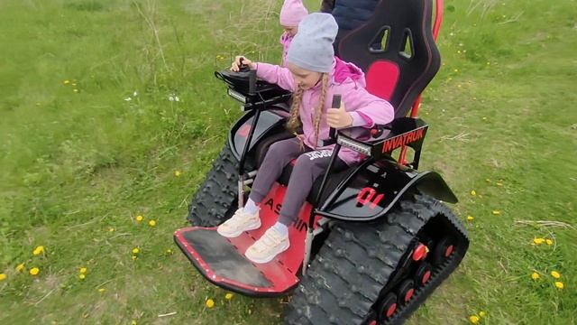 Кресло на гусеницах. Достойный и доступный вариант! смотреть онлайн