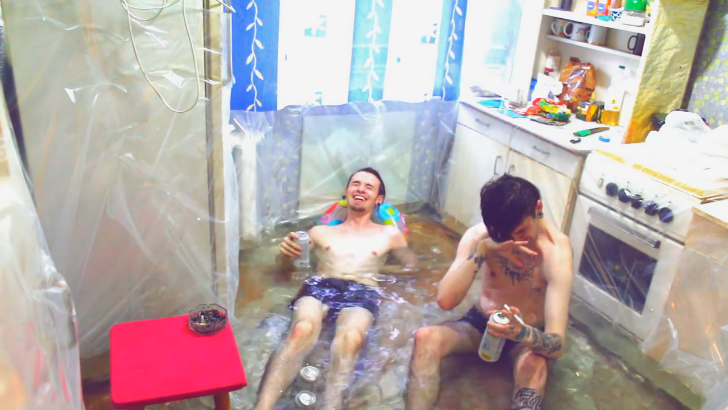 БАССЕЙН В КВАРТИРЕ смотреть онлайн