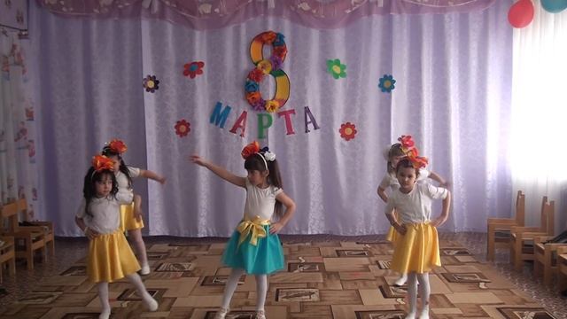 Танец девочек (детский сад 04.03.16) смотреть онлайн