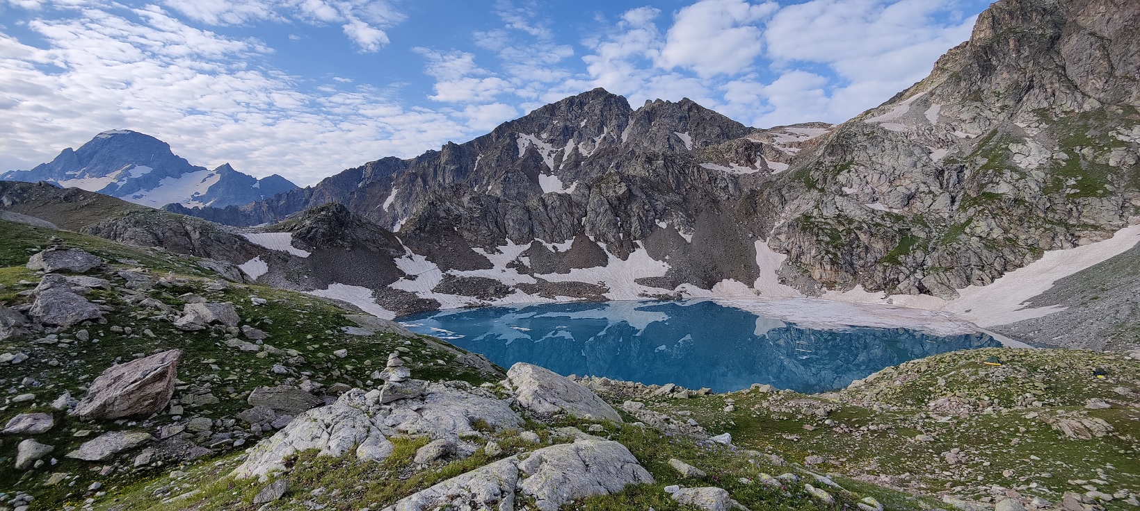 Софийские озера, спуск через озеро Запятая в долину реки София