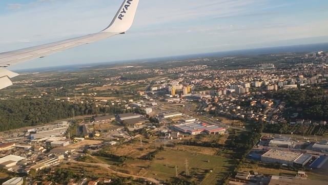 Pula airport (PUY) landing HD смотреть онлайн