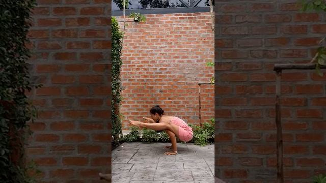 Fun flow arm balance - Titibasana (Firefly pose) смотреть онлайн