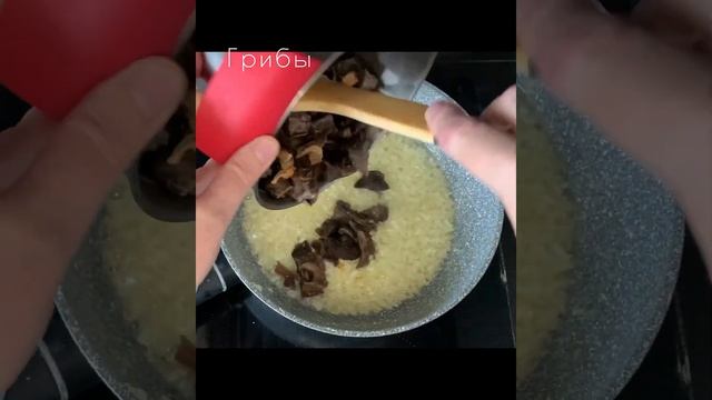 Молодой картофель с лесными грибами смотреть онлайн