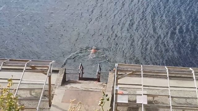 АНАПА ' ДА ЧТОЖ ТАКОЕ.. СНОВА ВСПЫШКА... ПОГОДА 19.11.2020 ЛЮДИ КУПАЮТСЯ смотреть онлайн