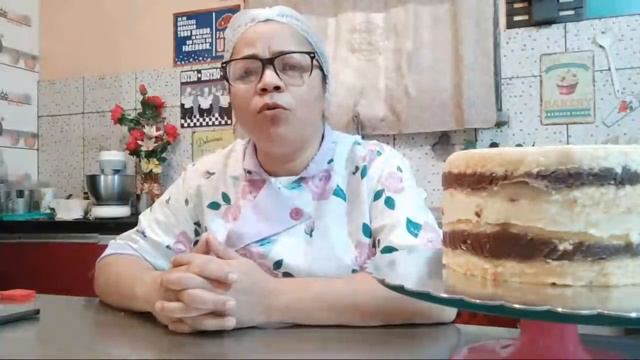 bolo com arranjo floral em chantininho e espátulado masculino смотреть онлайн