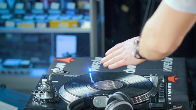 Самый крутой проигрыватель RELOOP смотреть онлайн