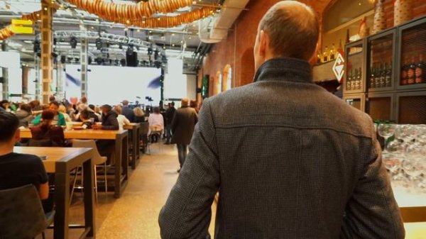 Страхование ролик на Английском с переводом.  Спикеры интервью