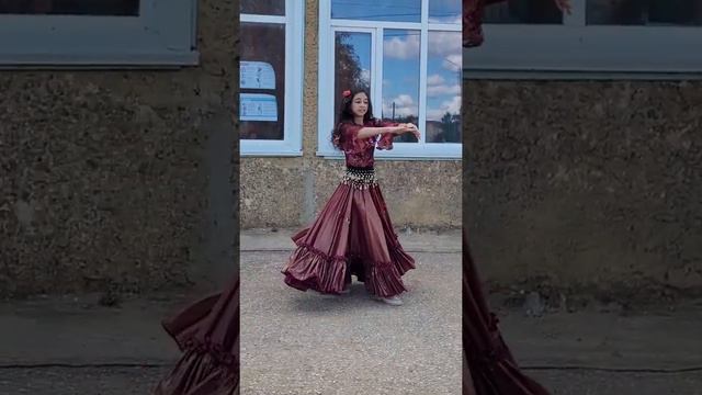 Солистка цыганского ансабля "ЯГОРИ"ЛАЛИТА ФЕДОРЕНКО.ТАНЕЦ" КЭРОРО" смотреть онлайн
