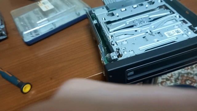 Автомагнитола Volvo от FH 12 ( разбор ) .