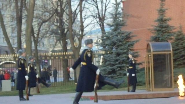 Почётный караул у Кремлёвской стены ноябрь 2018 года.Москва. смотреть онлайн