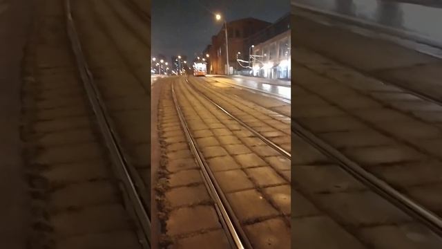 Трамвай 71-623 (КТМ-23) с бортовым номером 2652 следует резервом. смотреть онлайн