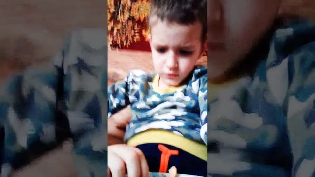 я кушаю гороховый суп