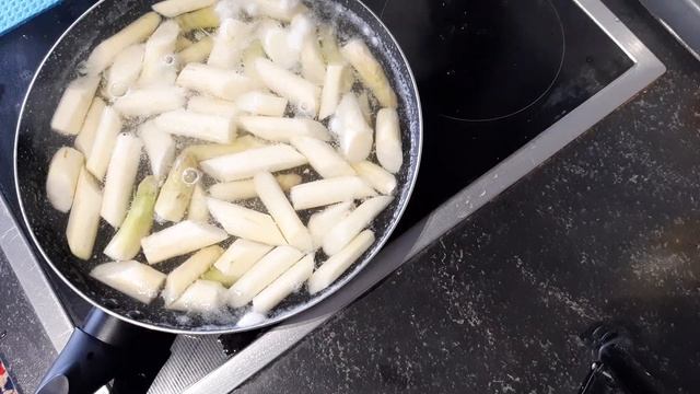 Жареная спаржа. Очень вкусная и полезная смотреть онлайн