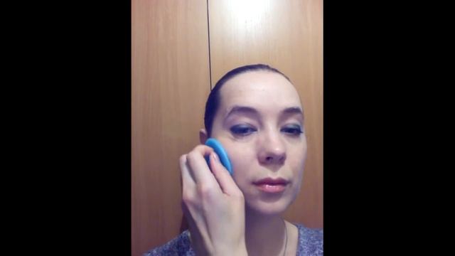Щеточка для умывания Avon Clearskin