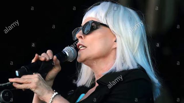 Blondie - Atomic(1980)(audio)(hq)/atomic - blondie(1980)(audio)(hq) смотреть онлайн