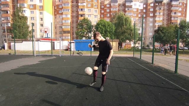 Как жонглировать мячом? смотреть онлайн