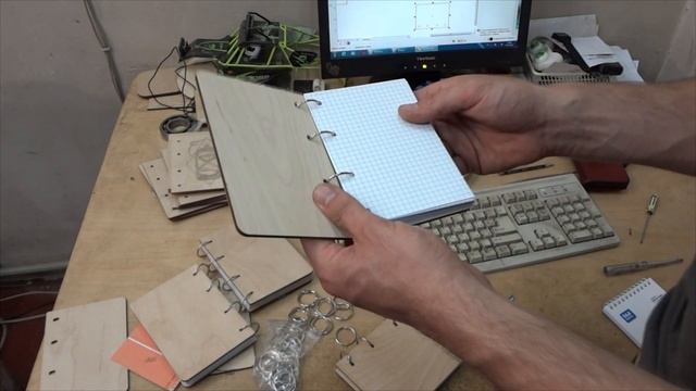 Особенности. Блокнот с обложками из фанеры/дерева (Wooden Notebooks) смотреть онлайн