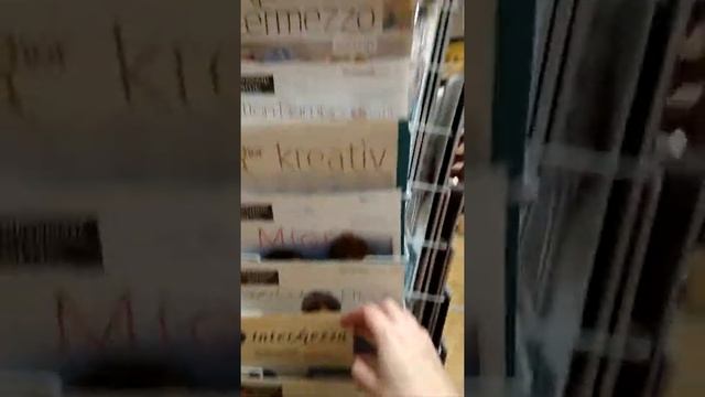 Пряжный магазин в большом гипермаркете в Будапеште. Октябрь 2017 смотреть онлайн