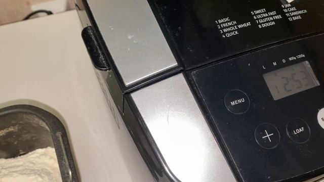 Пеку хлеб и показываю новую растюху смотреть онлайн