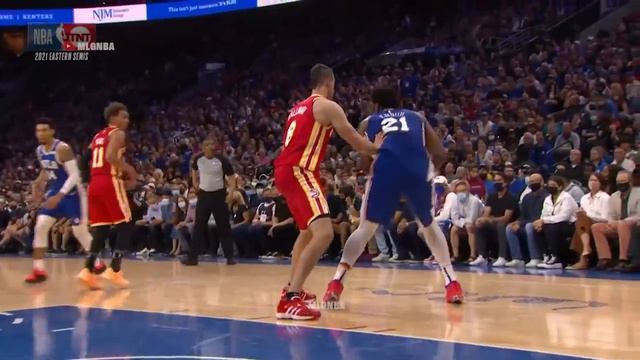 Joel Embiid and Danilo Gallinari get into a small scuffle 👀 76ers vs Hawks Game 2 смотреть онлайн