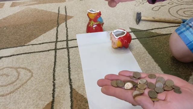 Купил копилку на барахолке с монетами. Обзор содержаемого внутри копилки.😂 смотреть онлайн