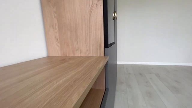 Реализованный проект гостиной с рифлеными 3D фасадами МДФ эмаль от DIVA мебель на заказ смотреть онлайн