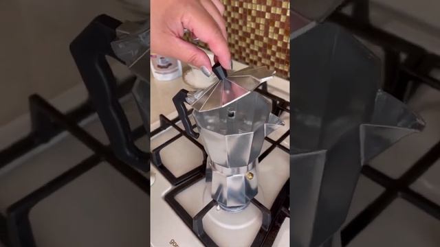 Гейзерная кофеварка купить можно у меня на Озон. Ссылка ниже. смотреть онлайн
