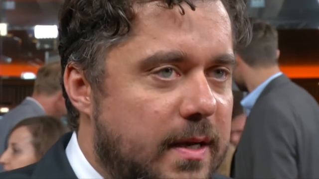 "ER IST WIEDER DA" - Wie Hitler im heutigen Berlin Karriere macht смотреть онлайн