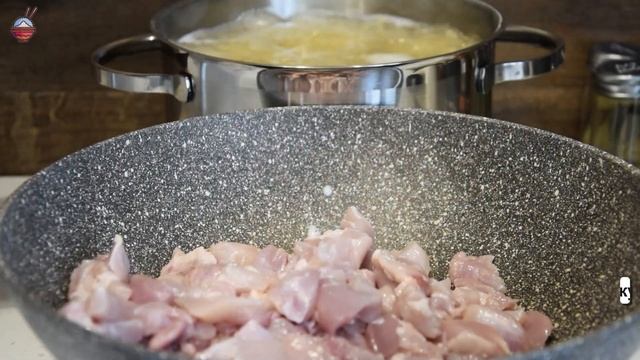 Рецепт спагетти в сливочном соусе с филе куриного бедра. Вкусное блюдо менее чем за 30 минут!