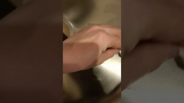 Как очистить клей от наклейки на новой раковине.