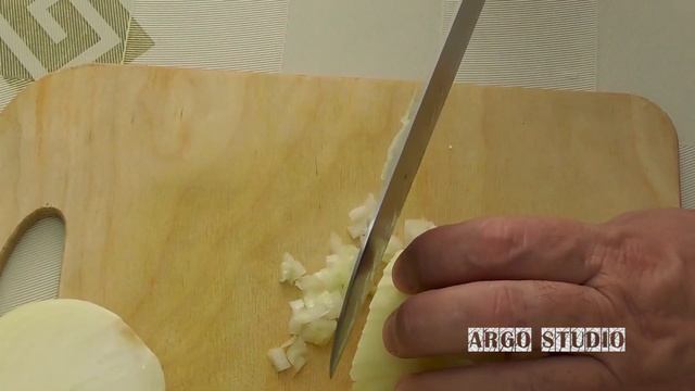 Как быстро и правильно нарезать лук кубиком – способ от ARGoStav Kitchen смотреть онлайн