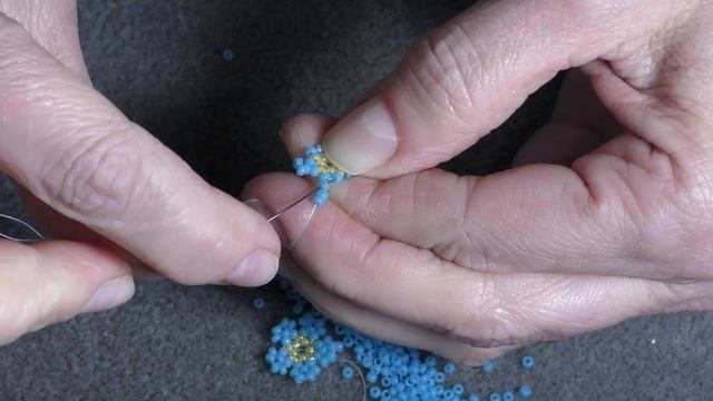 Tutorial: Another way Forget me not Beaded Flower. Незабудка из бисера смотреть онлайн