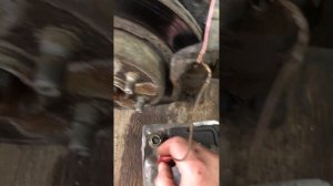 Замена задних тормозных колодок Nissan X-Trail T32