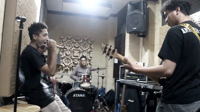 Suicide Silence - Bludgeoned To Death [Vehment Cover Rehearsal Session] смотреть онлайн