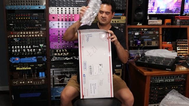 What's in the Box - Episode 2 (Voodoo Labs GCX, Ground Control & Alembic F1X) смотреть онлайн