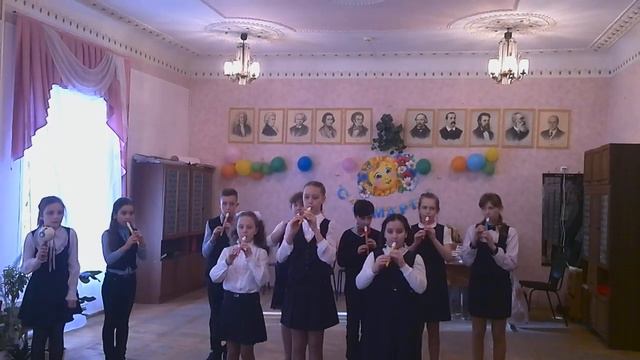 Коллектив Музыкальная радуга. Старый клен. Муз. А. Пахмутовой, сл. М. Матусовского смотреть онлайн