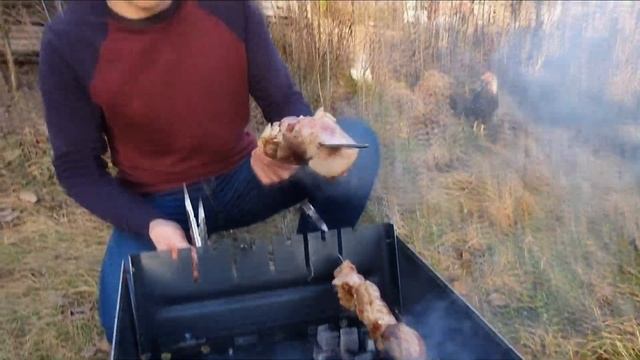 ЖАРИМ ШАШЛЫК НА УГЛЯХ ДЛЯ КАЛЬЯНА смотреть онлайн