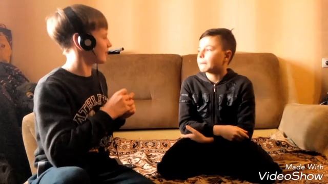 Угадываем слова через наушники с Даней|ЧЕЛЕНДЖ смотреть онлайн