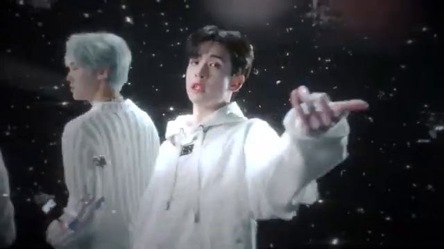 CRAVITY 크래비티 'Groovy' MV смотреть онлайн