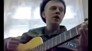 парень красиво спел на гитаре