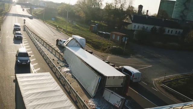 Вот что может произойти когда водитель засыпает за рулем. смотреть онлайн