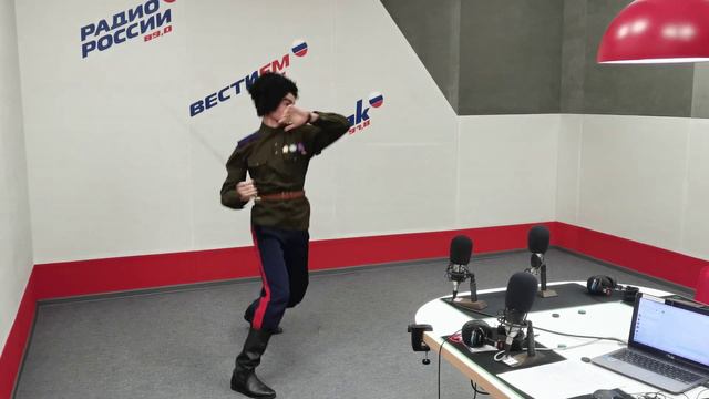 Донской казак Данил, мастер фланкировки шашкой 🇷🇺🇷🇺🇷🇺 смотреть онлайн