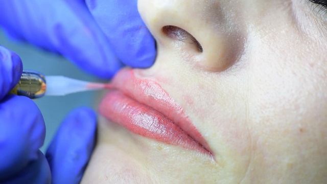 ТАТУАЖ ГУБ: КАК ПРОХОДИТ ПРОЦЕДУРА? смотреть онлайн