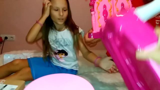 Волшебное зеркало и косметика для девочек. Распаковка посылок. Видео для девочек смотреть онлайн