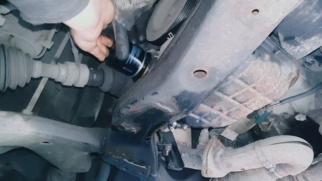 Nissan Murano - wymiana oleju, filtra oleju. смотреть онлайн