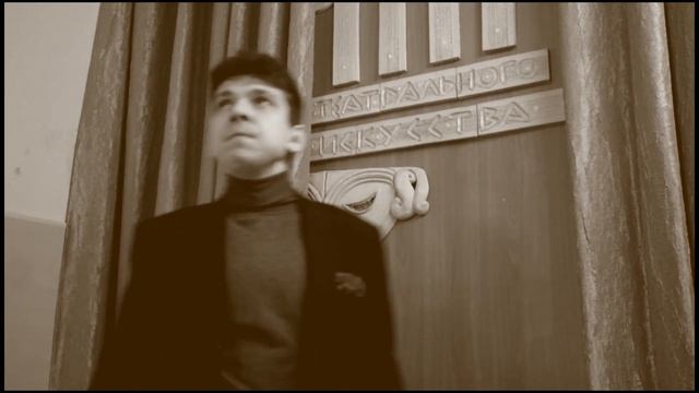 СЖАЛА РУКИ ПОД ТЕМНОЙ ВУАЛЬЮ смотреть онлайн