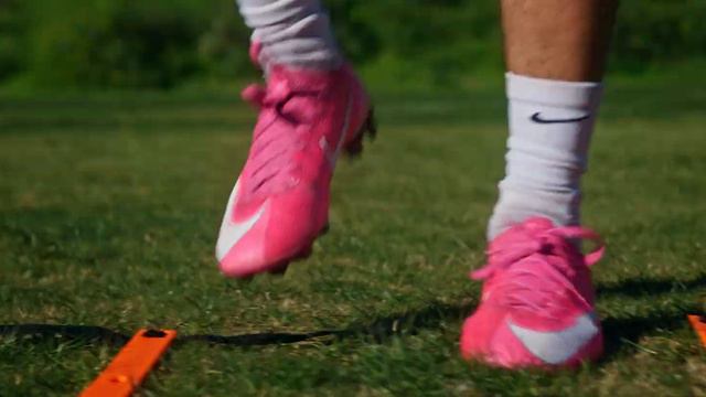 Nike Soccer Spec (Red Komodo) смотреть онлайн