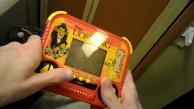 From The Archive - The Lion King Tiger Electronics Handheld LCD Game смотреть онлайн