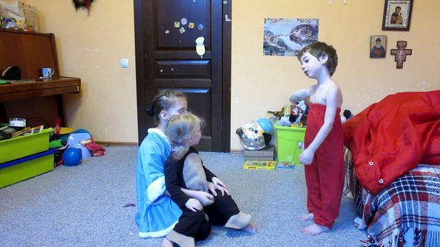 Одеваем Деда Мороза на Французском.