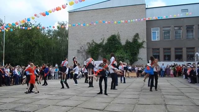 Незабываемый школьный вальс (видео "Корабелов.Инфо") смотреть онлайн